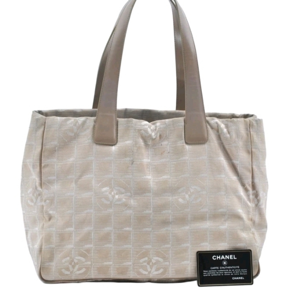Chanel Elegant Off White XL Tote Travel Bag CC Iconic Logos Quilted Image Design